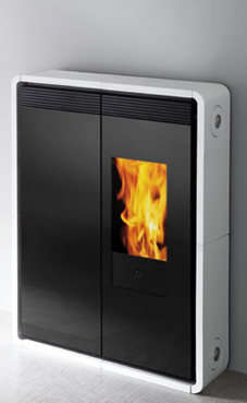 EDILKAMIN TINY de 9 Kw. Estufa que ahorra espacio de 26 cm de profundidad. Salida aire caliente frontal. Aire caliente canalizable desde el lateral derecho, de detrás y del top. Fuego de fundición y frontal de cristal.