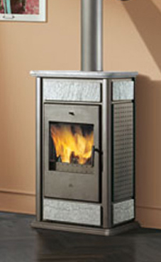 EDILKAMIN KLIMA BASE de 19,7 Kw Estructura y fuego de acero. Plano fuego de fundición.Frontal, laterales y base de fundición. Troncos de leña de máximo 33 cm verticales.Cerrado.