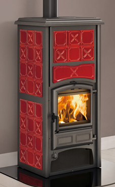 NORDICA-EXTRAFLAME LORIET D.S.A. 18 Kw Revestimiento exterior de mayólica  Puerta y placa de hierro fundido vitrificado  Aire primaria y secundaria regulable, aire terciaria con sistema de postcombustion precalibrado. Burdeos.